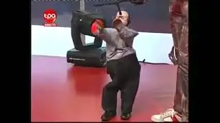 Passa esfregando o peru na novinha