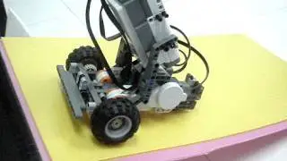 KRLC Student Ming builds a Mindstorm Nxt Robot with 5 gears and sound sensor
