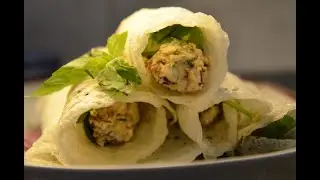 Блинные рулетики с вялеными томатами, мягким сыром и базиликом