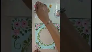 Pintar rositas sobre madera - frases de amor #manosalaobratv #pinturadecorativa #pinceladas #shorts