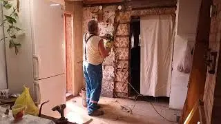Ремонт деревенского дома. Пропиливаю дверной проем в срубе.