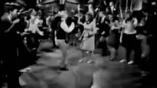 Ne spavaj mala moja muzika dok svira