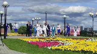 песня про Тюмень, пою с коллективом на церемонии возложения цветов мэром к камню-основанию