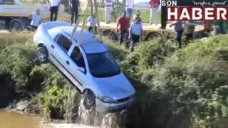 Ameliyatlı hasta gölete uçan araçta kurtarılmayı bekledi|sonhaber.im