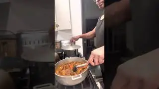 Making brown stew chicken🇯🇲