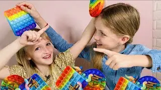 Тестируем популярную игрушку антистресс pop it. Как играть с поп ит? Придумали собственные игры