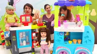 Ayşe ve Ümit yolda buldukları parayla çocuklara dondurma alıyor! Kız oyunları.