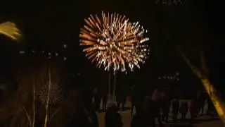 Новый 2017 год. Салют и площадь.