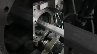 Auto bar feeder  material centering