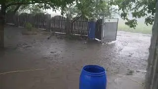 СТРАШНЫЙ ГРОМ МОЛНИЯ И  СИЛЬНЫЙ  ДОЖДЬ