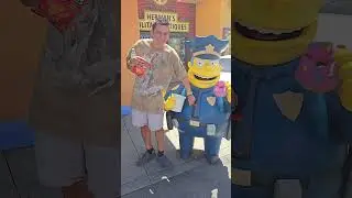 Colie Hitting The Simpsons Police Officer In Universal Studios