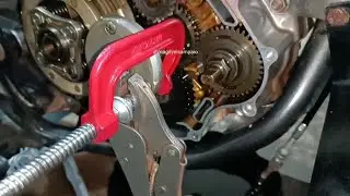 How to Loosen (EASY) Motorcycle Centrifugal Filter Screw Using a Clamp