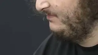 Mesut Can Tomay'ın burnundan düşen sümük tanesi. Evet tanesi...