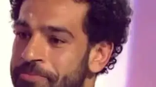 شاهد ردة فعل محمد صلاح لحظة فوزه بجائزة افضل لاعب في الدوري الانجليزي 2017 2018