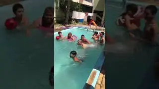 Na  piscina da Colônia de férias Inclusiva com prof @danielcarmo.inclusaoesportiva ! 17-01-2023