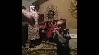 Омар атасымен билеп жүр