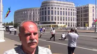 Эстафета Пламя мира вторых Европейских игр прибыла на Октябрьскую площадь в Минске