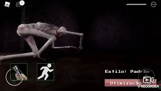 jogando labirinto do SCP