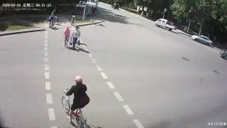 "НАЕЗД НА ВЕЛОСИПЕДИСТА"  г.Караганда перекресток Кривогуза-С.Сейфуллина 01.07.2016