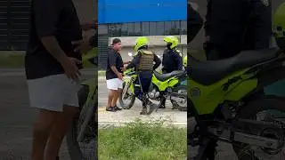 El saludo eléctrico 😂