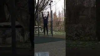 Турник зимой. Что скажете? 