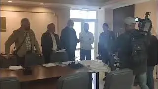 Королівчани обурюються, що електрики провело світло до теплиць рейдерів без документів на землю