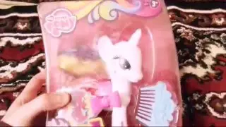 Распаковка пони модницы Рарети. Unpacking fashionista pony Rarity