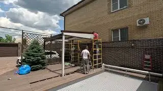 Пергола для террасы у бассейна