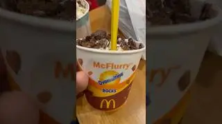 É normal o McFlurry vim assim?