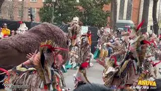 Actuación de las comparsas barcarroteñas en el Gran Desfile de Badajoz 2024