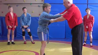 задняя подножка с колена