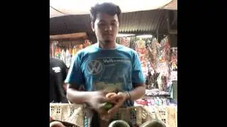 Atraksi akrobat.   (Jangan tiru adegan ini)