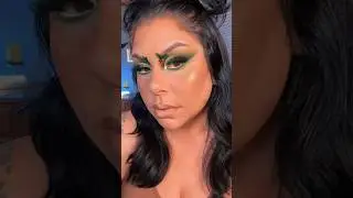 Festive holiday make up ￼