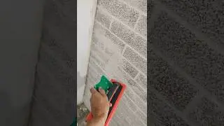 затер АМК шпателем от декор