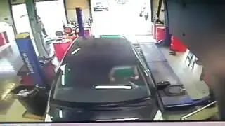 Девушка за рулем сбила автомеханика