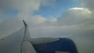 Aproximación y aterrizaje con mínima visibilidad en Aeroparque. Surfeando nubes en espera.