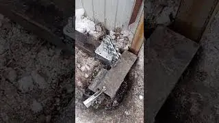 Монтаж основания под откатные ворота