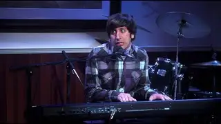 3x09 Howard sings