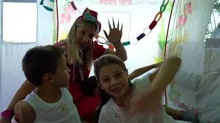 ללוש בונה סוכה