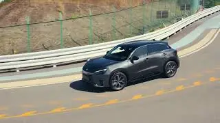 Lexus LBX 2024: "Biến" Toyota Yaris Cross thành xe sang
