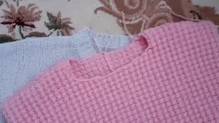 Кофточка со спущенным рукавом спицами. Горловина по переду.