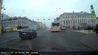 Обиженка на мерседесе со своей шалавой