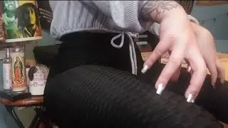 ASMR- Scratching Textured LEGGINGS