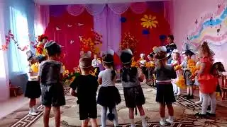 Танец с листочками