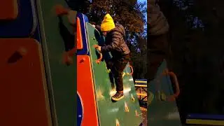 Прогулка все семьёй. Ребёнок вырос