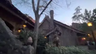 Disneyland splash Mountain Queue Walkthrough