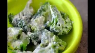Брокколи с творожно-чесночным соусом