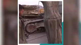 На турецкого экскаваторщика чуть не обвалился дом