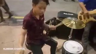 Budak 13 tahun jadi drummer di Bukit Bintang