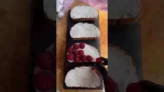 Тост с кремом чиз и ягодами  #shorts